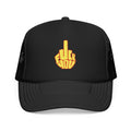 Gorra con Parche de Dedo Corazón en Negrita Blanco y Negro